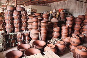 Pottery city of Yixing (China) - Stall for bonsai pots