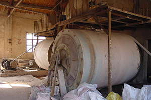 Pottery city of Yixing (China) - drum mill for grinding Yixing purple clay