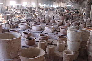 Pottery city of Yixing (China) - Production of slip cast bonsai pots in the Yixing Lotus Pottery